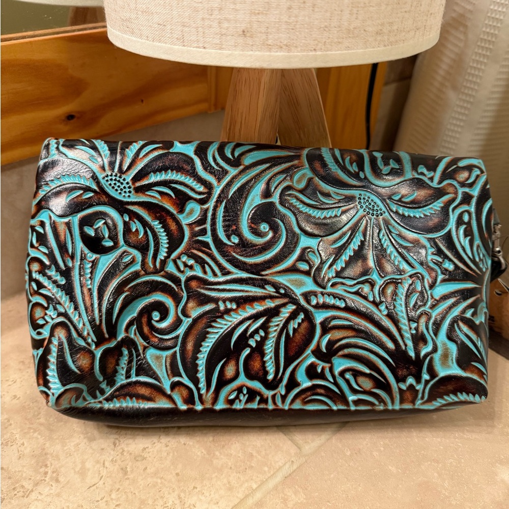 NWT Patricia Nash Tooled Turquoise Valerie Leather Wristlet - Picture 3 of 7